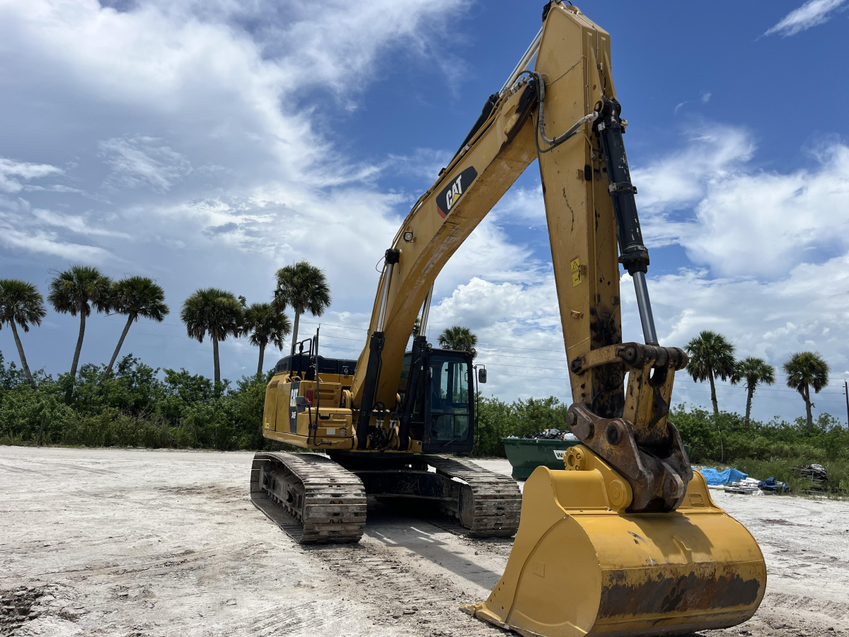 Detail Photo - 2017 Caterpillar 349F L | image 1