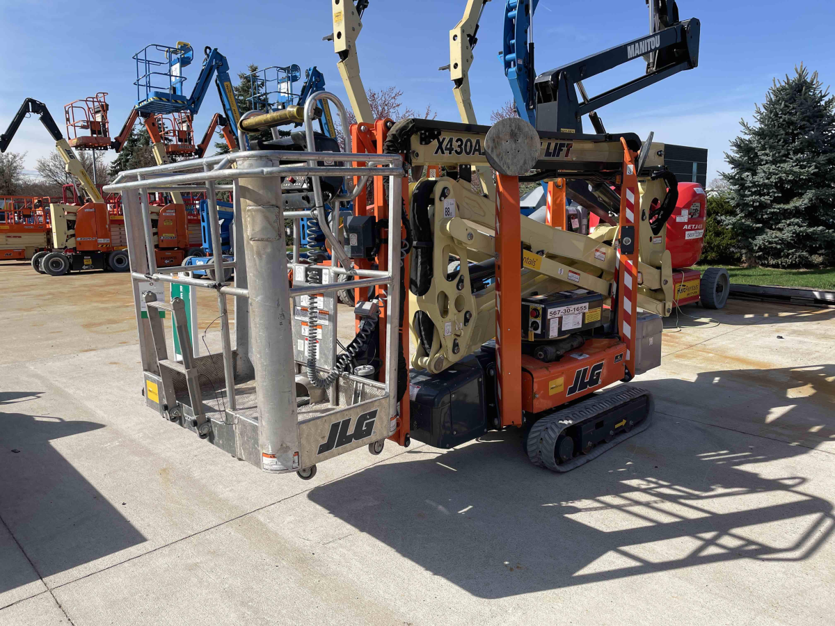 Subcategory - Track-Driven Articulating Booms | image 3