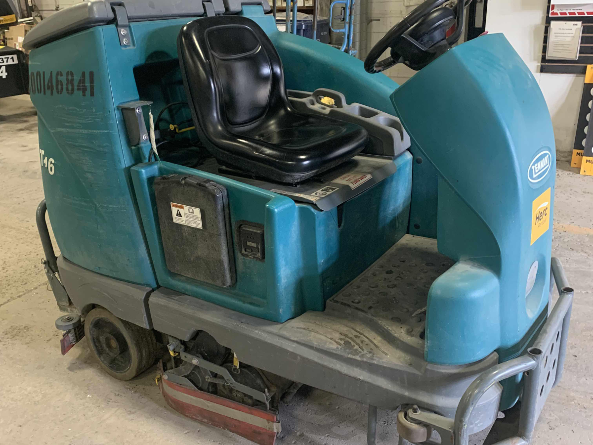 Subcategory - Ride-On Sweepers And Brooms | image 1