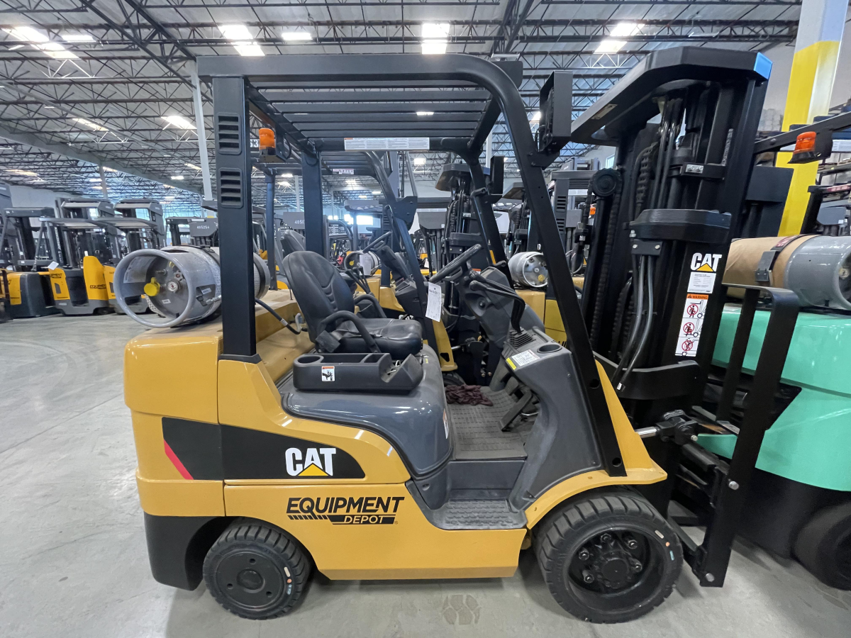 Subcategory - 0-19,999 Lb Cushion Tire Forklift Trucks | image 0