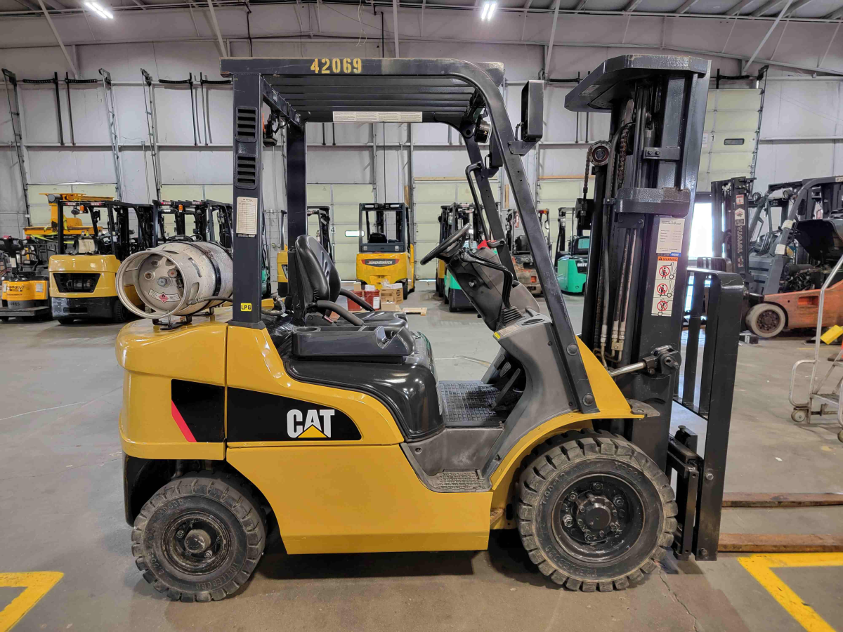 Subcategory - 0-19,999 Lb Pneumatic Tire Forklift Trucks | image 1