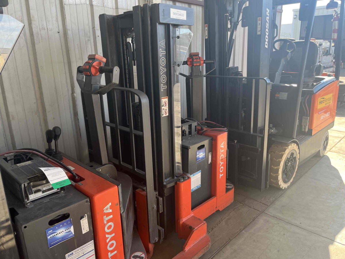 Subcategory - Walk-Behind Electric Stackers | image 1