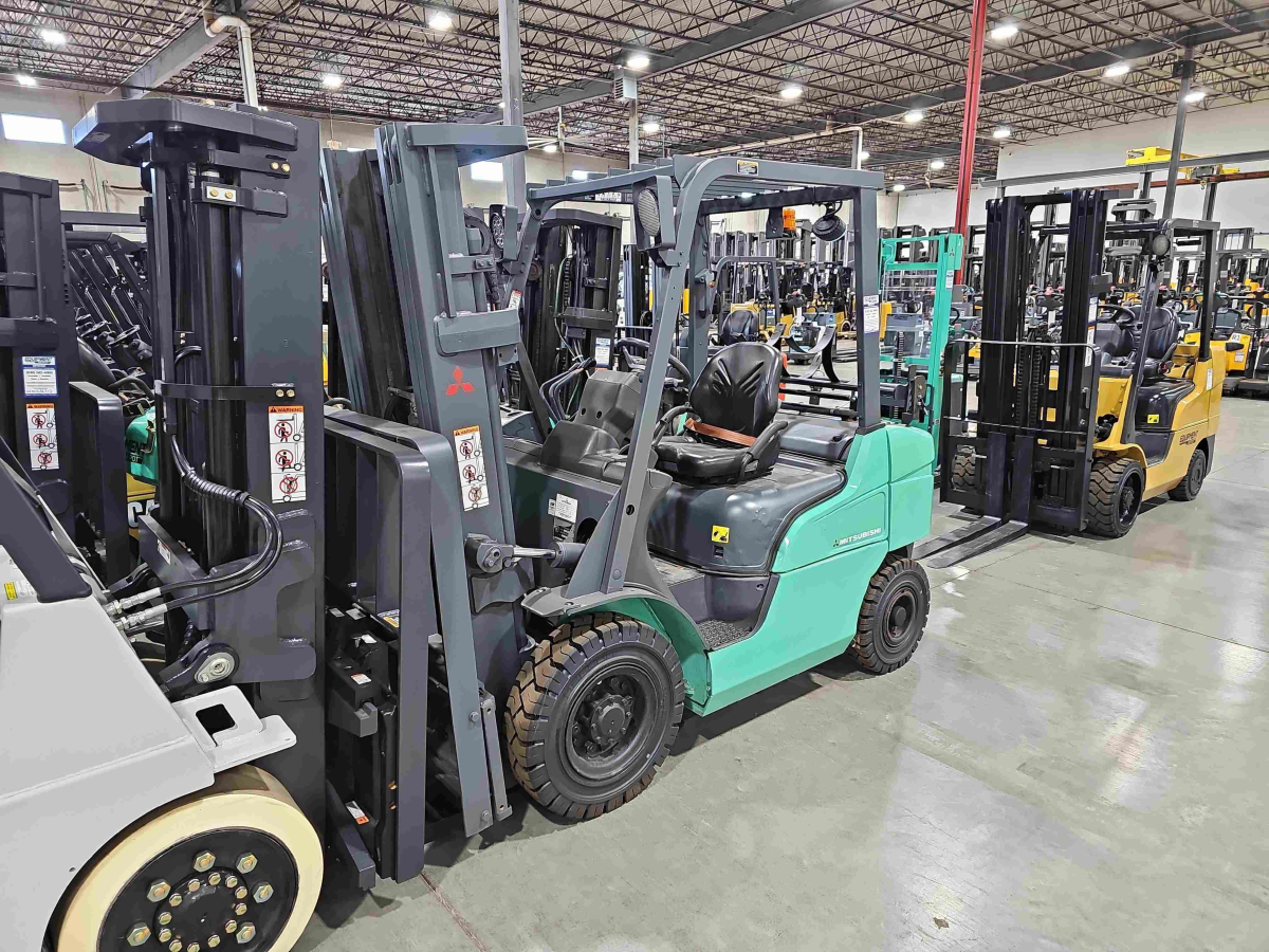Subcategory - 0-19,999 Lb Pneumatic Tire Forklift Trucks | image 1