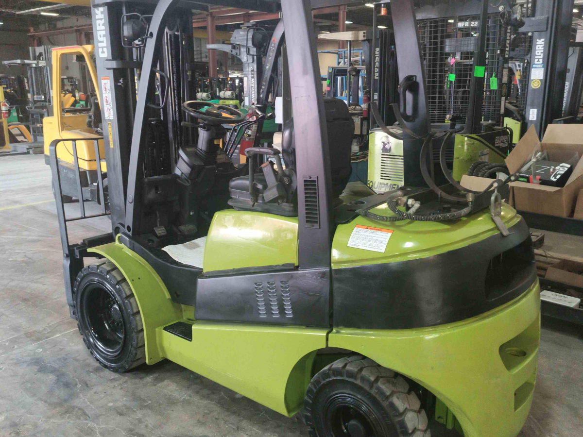 Subcategory - 0-19,999 Lb Pneumatic Tire Forklift Trucks | image 0