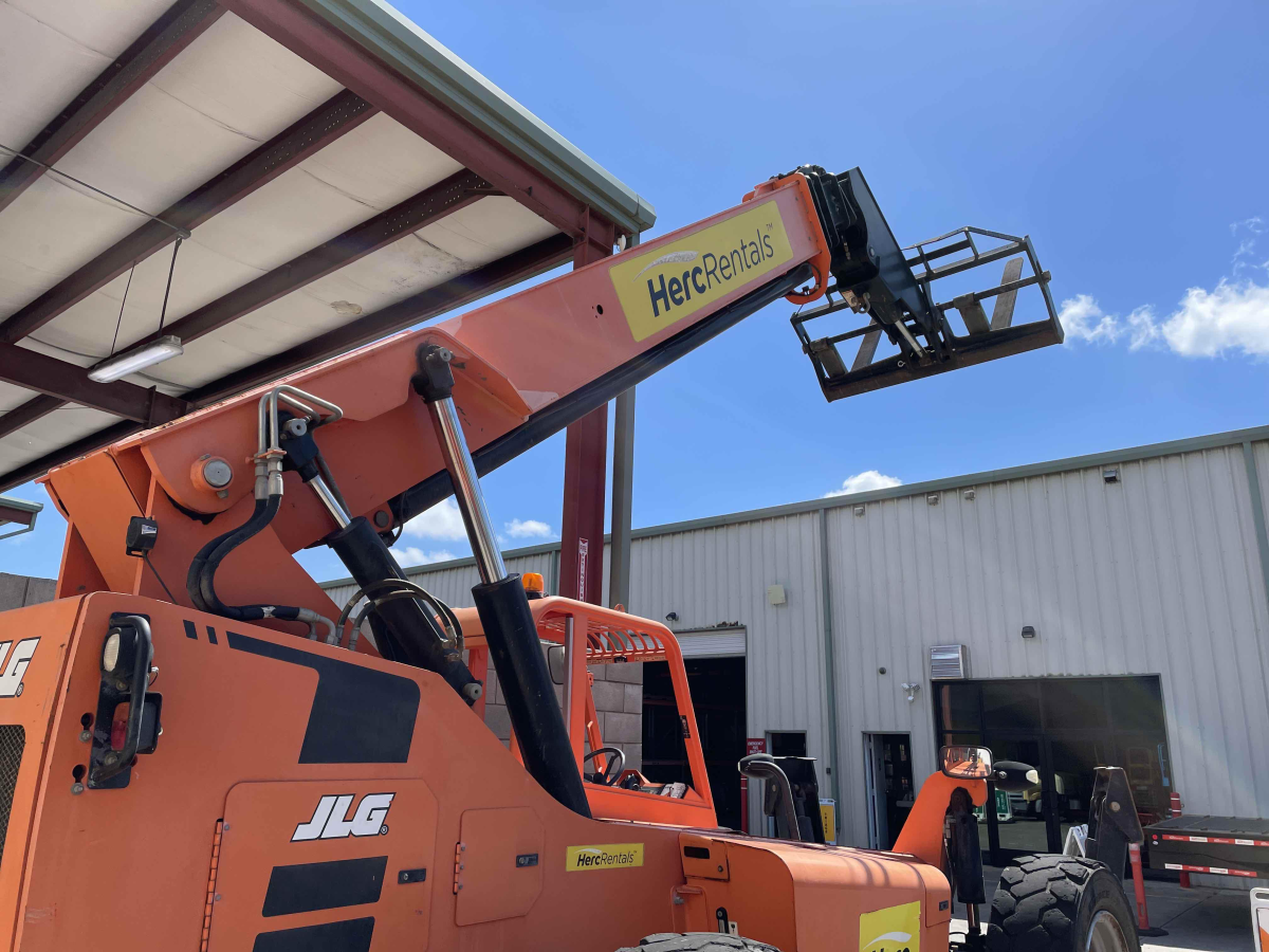 Subcategory - 10,000-10,999 Lb Telehandlers | image 0
