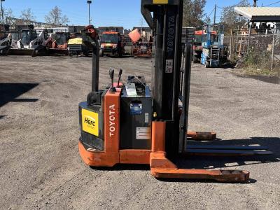 Gallery Thumbnail - Subcategory - Walk-Behind Electric Stackers | image 3