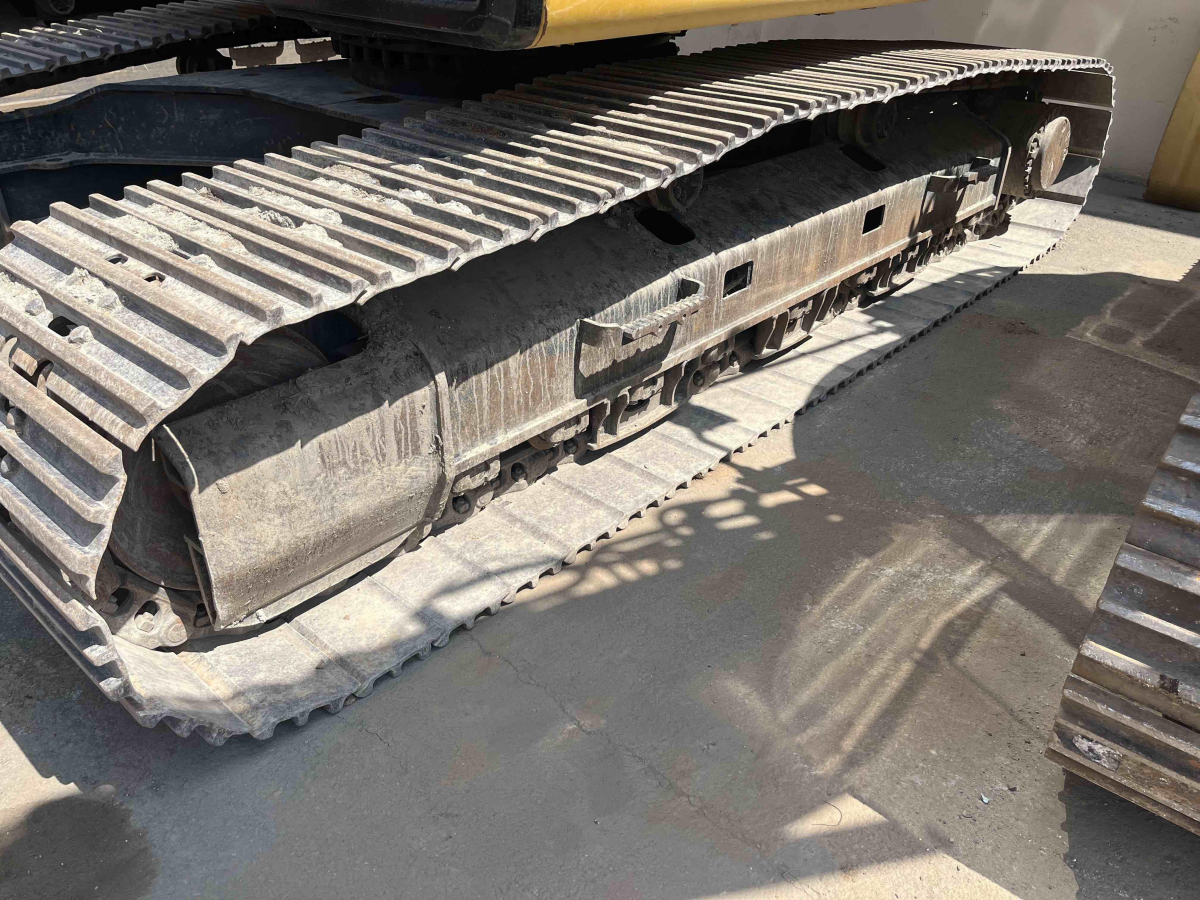 Subcategory - 45,000-74,999 Lb Excavators | image 13