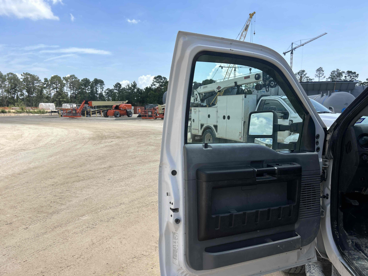 Detail Photo - 2013 Ford F-550 | image 14