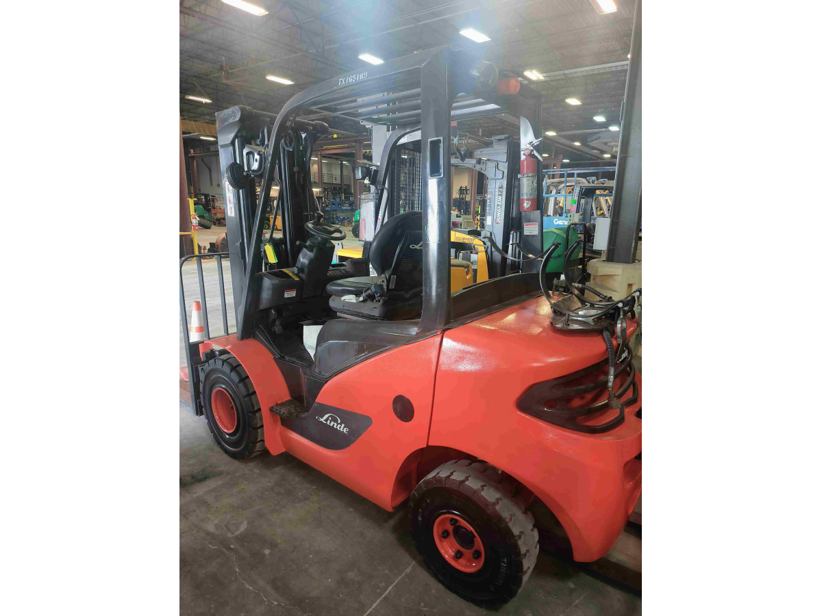 Subcategory - 0-19,999 Lb Pneumatic Tire Forklift Trucks | image 1