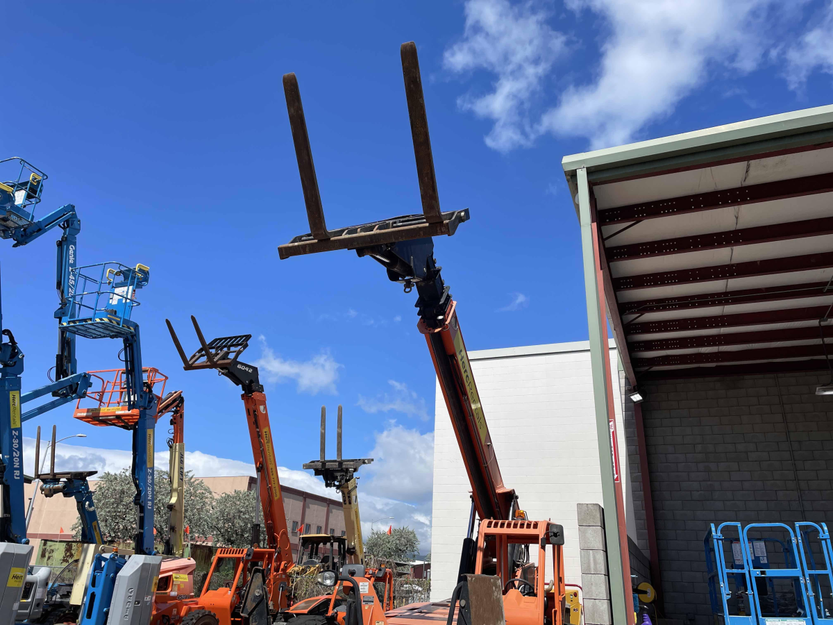 Subcategory - 10,000-10,999 Lb Telehandlers | image 6