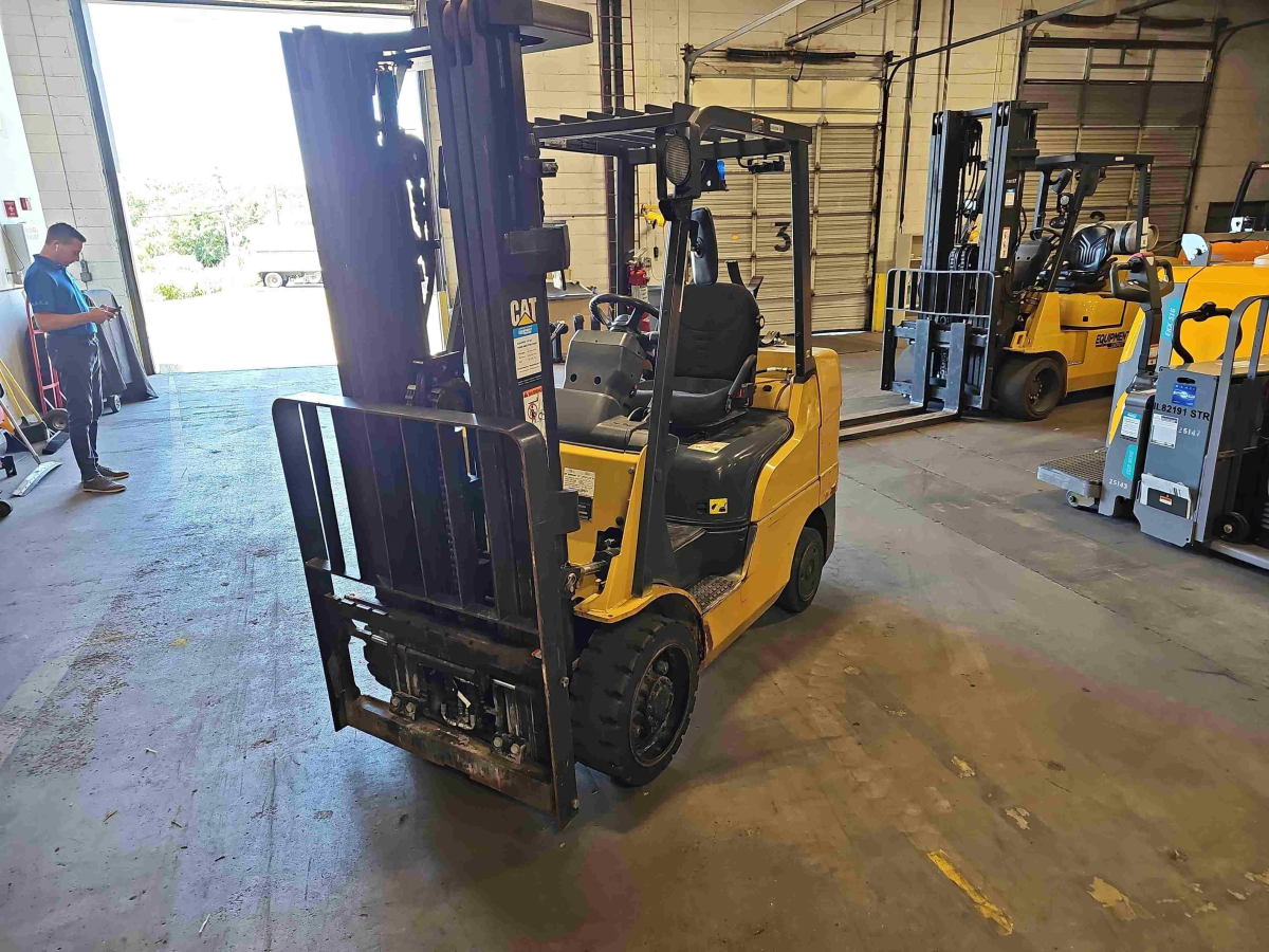 Subcategory - 0-19,999 Lb Cushion Tire Forklift Trucks | image 1