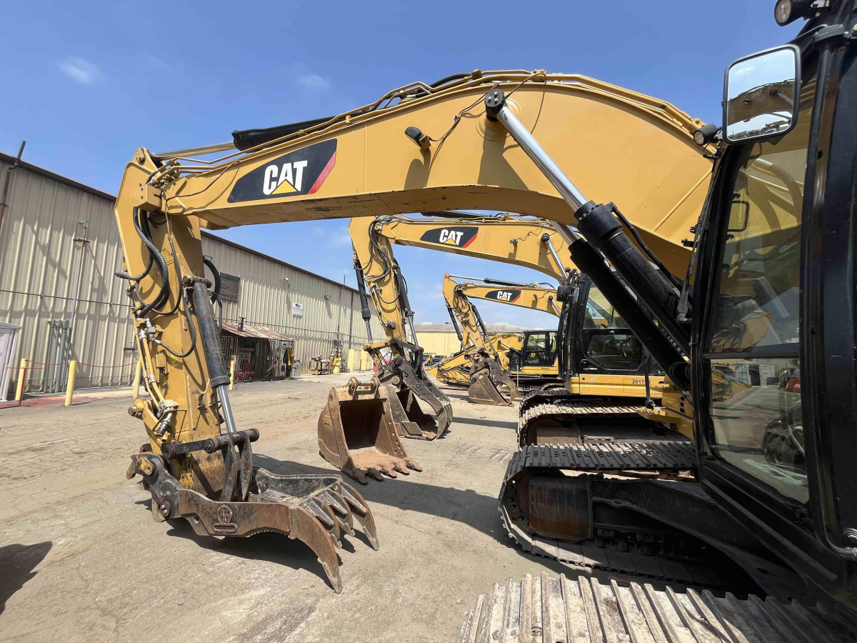 Subcategory - 45,000-74,999 Lb Excavators | image 5
