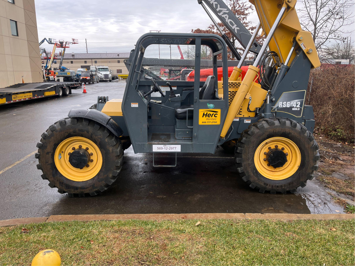 Subcategory - 0-6,999 Lb Telehandlers | image 1