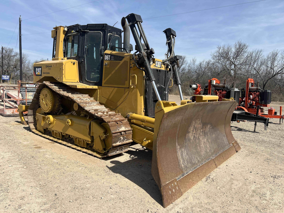 Subcategory - 180-299 HP Crawler Dozers | image 1