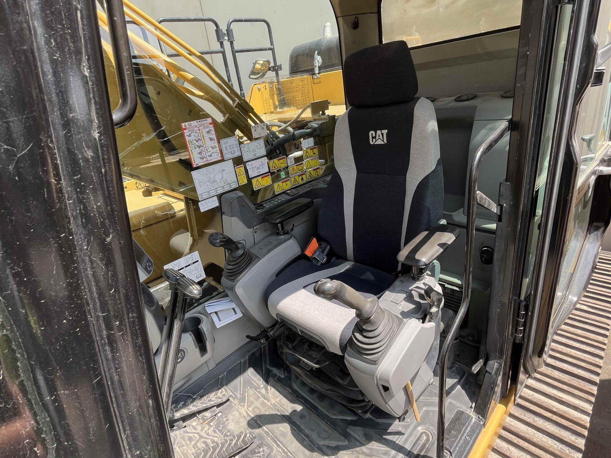 Subcategory - 45,000-74,999 Lb Excavators | image 14