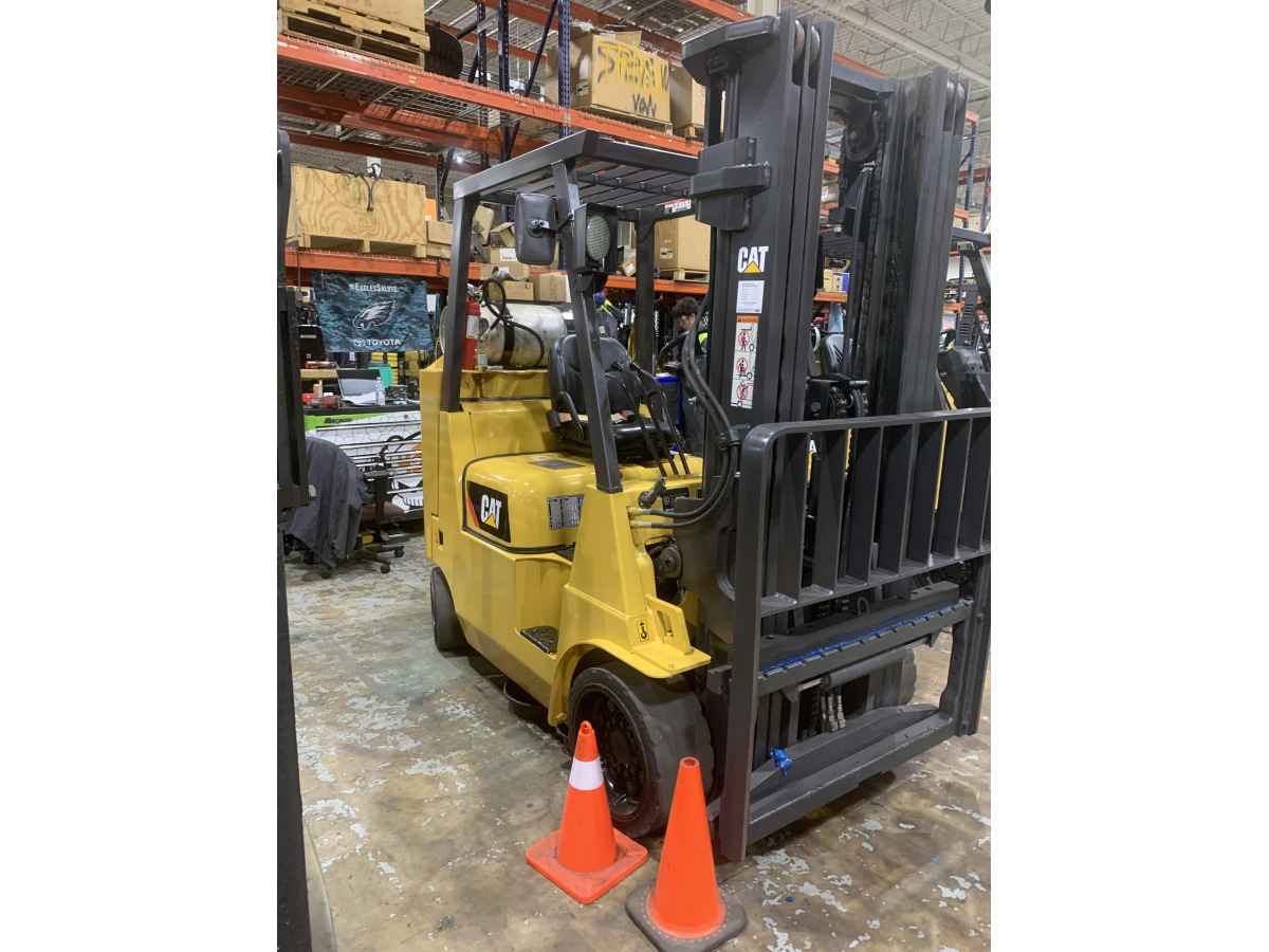 Subcategory - 0-19,999 Lb Cushion Tire Forklift Trucks | image 0