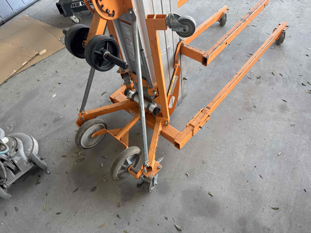 Subcategory - Material Lifts | image 1