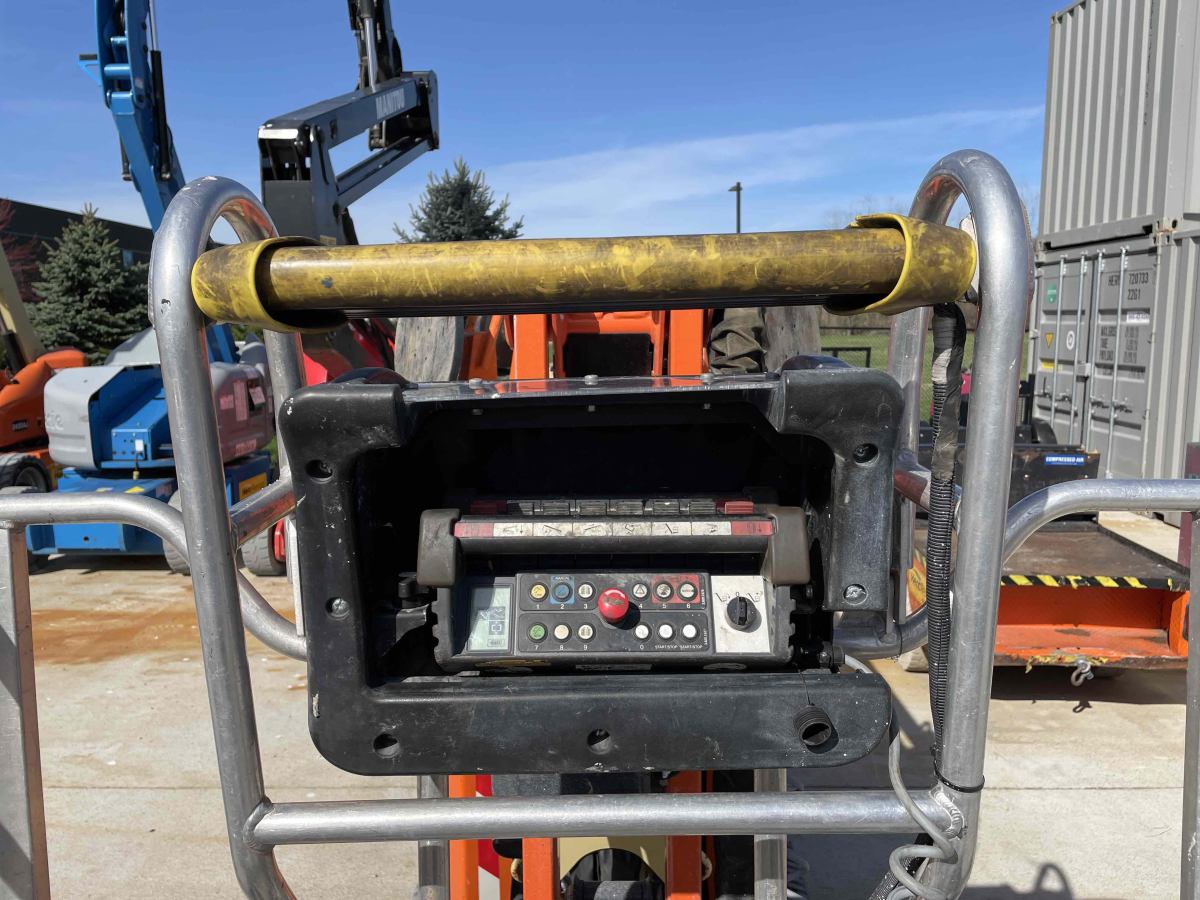Subcategory - Track-Driven Articulating Booms | image 4