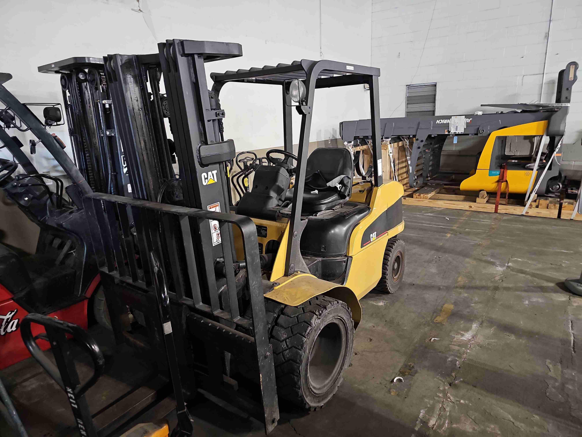 Subcategory - 0-19,999 Lb Pneumatic Tire Forklift Trucks | image 1