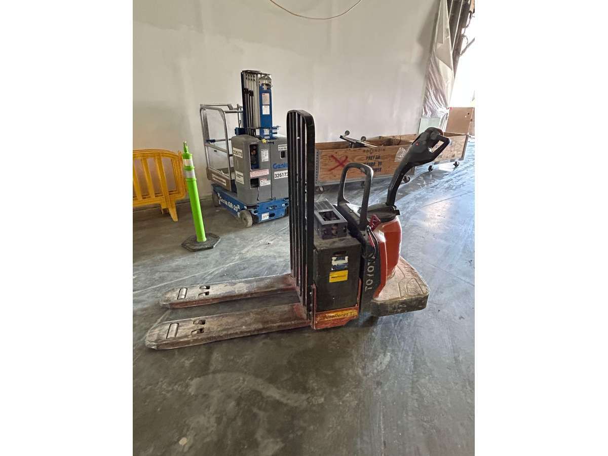 Subcategory - Pallet Trucks | image 0