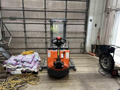 Gallery Thumbnail - Subcategory - Walk-Behind Electric Stackers | image 1