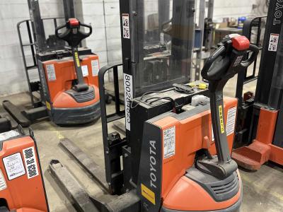 Gallery Thumbnail - Subcategory - Walk-Behind Electric Stackers | image 4