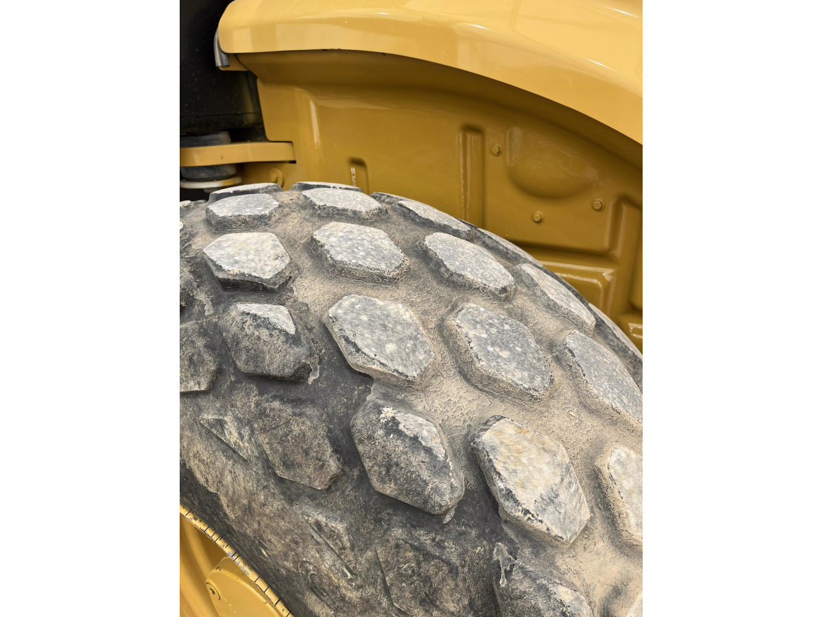 Detail Photo - 2016 Caterpillar CS56B | image 14