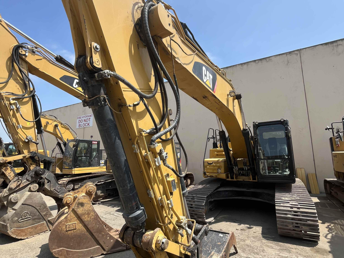 Subcategory - 45,000-74,999 Lb Excavators | image 1