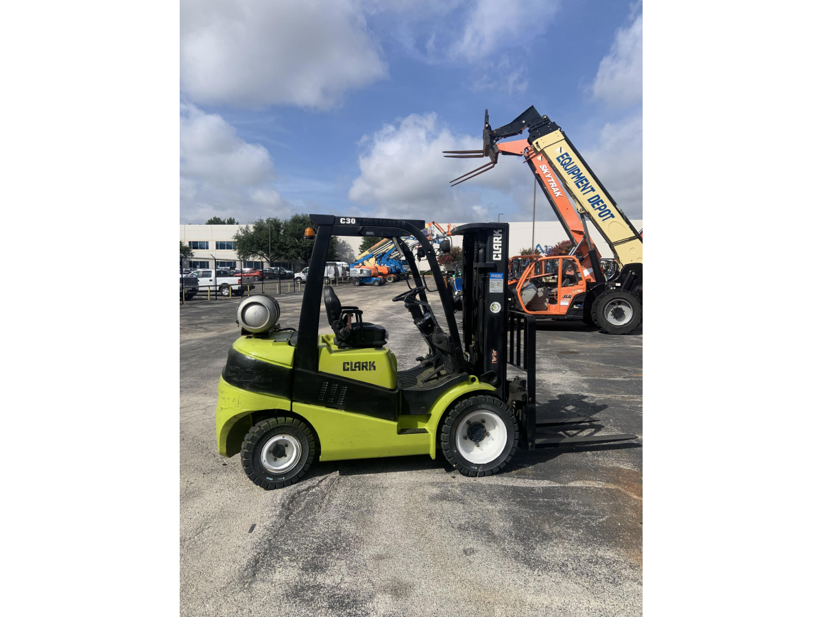 Subcategory - 0-19,999 Lb Pneumatic Tire Forklift Trucks | image 2