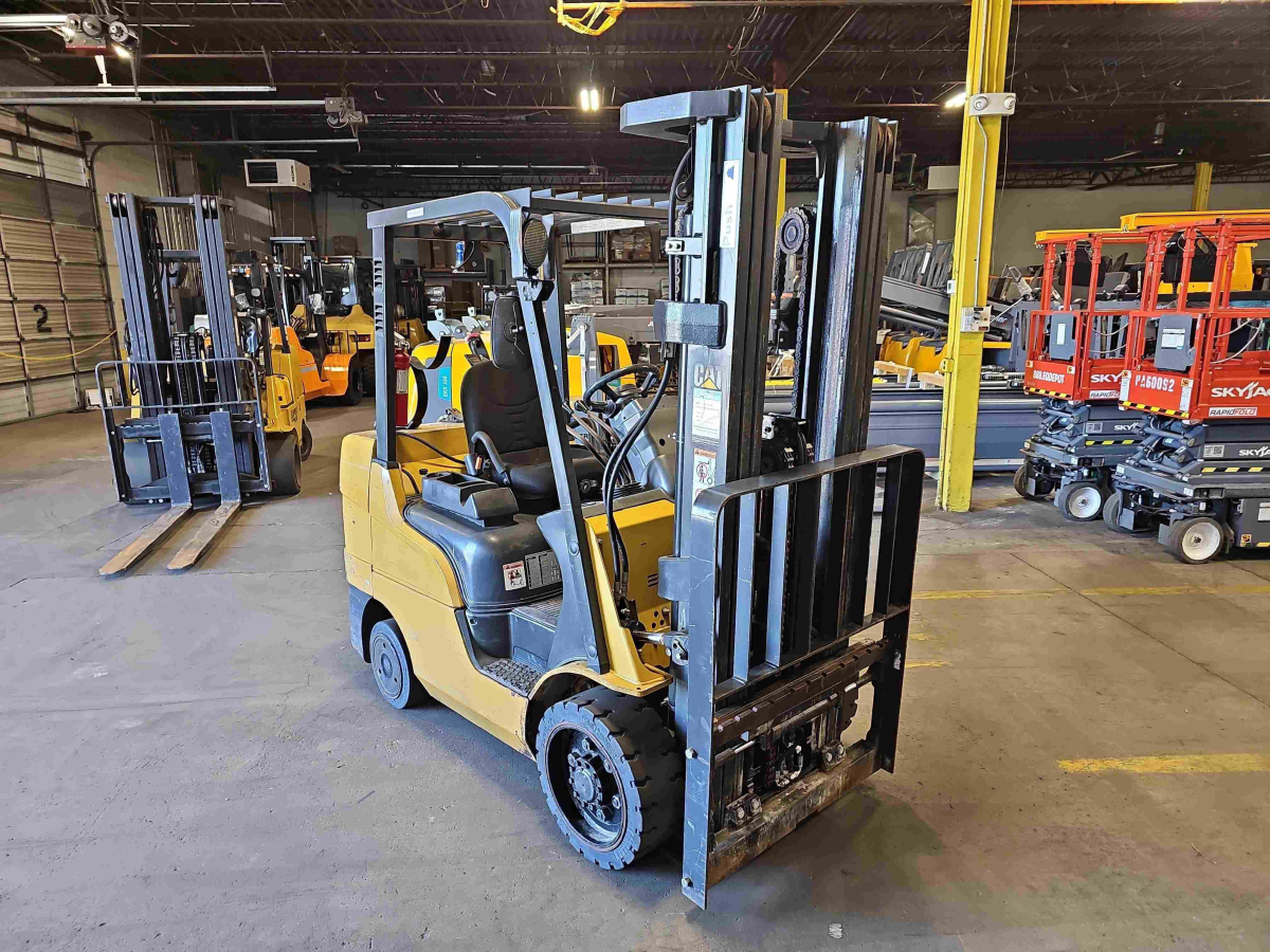 Subcategory - 0-19,999 Lb Cushion Tire Forklift Trucks | image 0