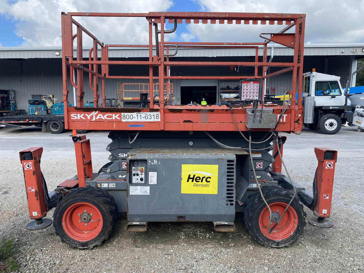 Subcategory - Engine-Driven Scissor Lifts | image 2