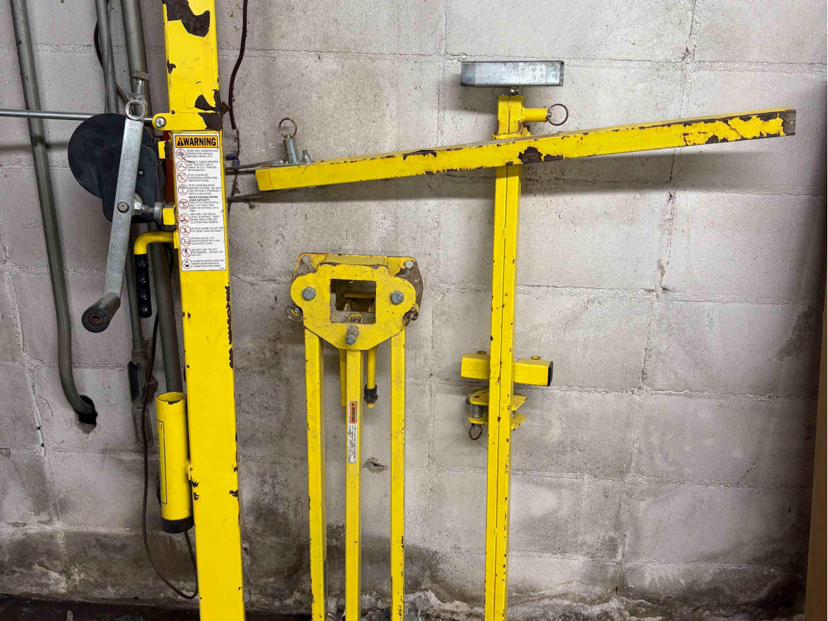 Subcategory - Material Lifts | image 0