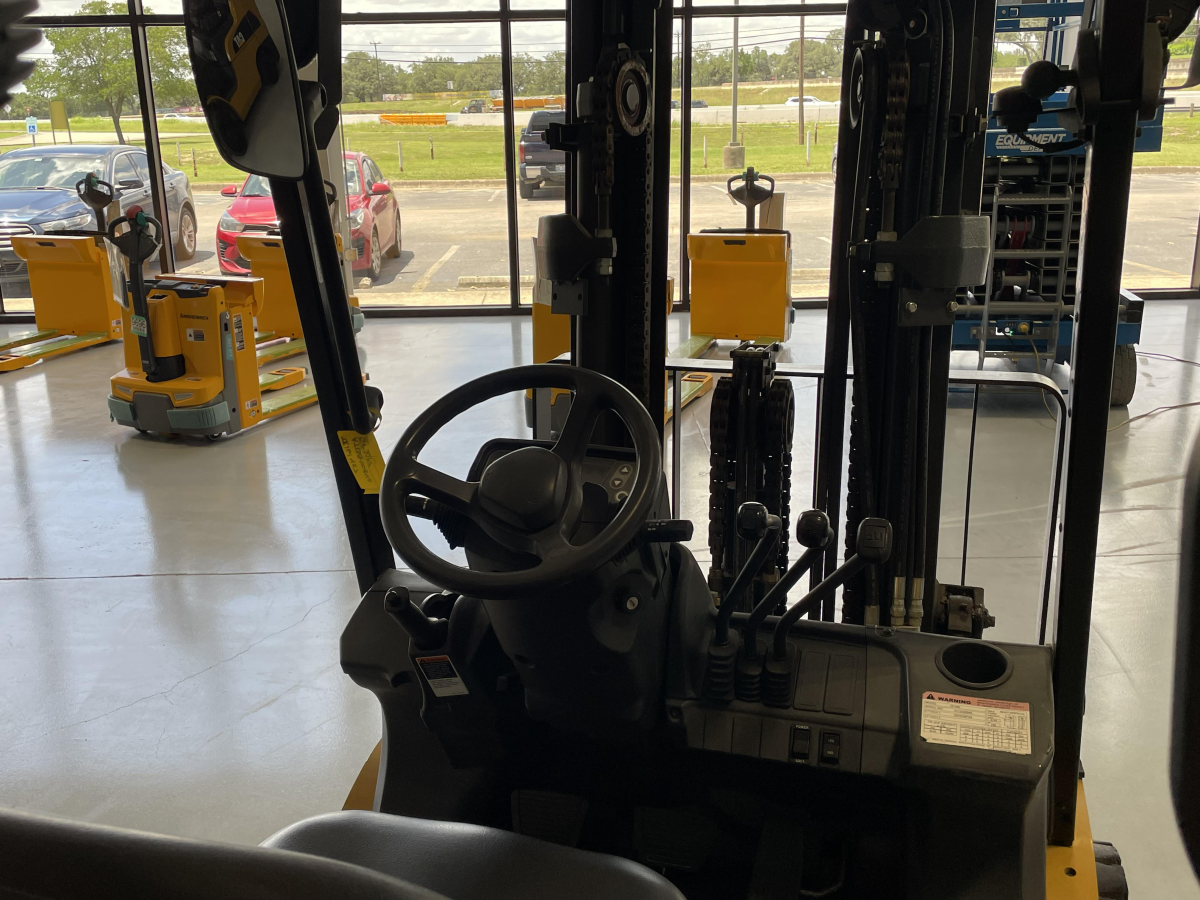 Subcategory - 0-19,999 Lb Pneumatic Tire Forklift Trucks | image 2