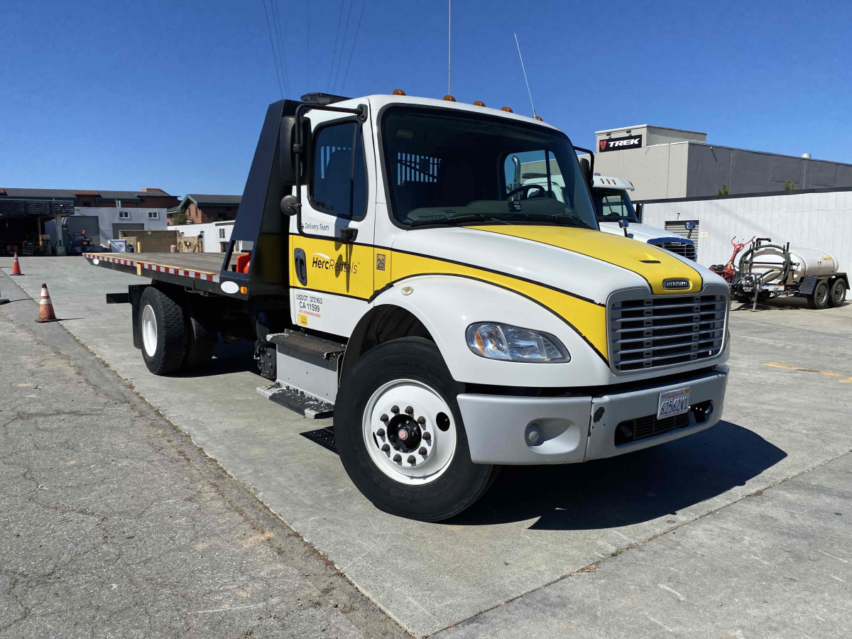 Detail Photo - 2015 Freightliner M2106 | image 0