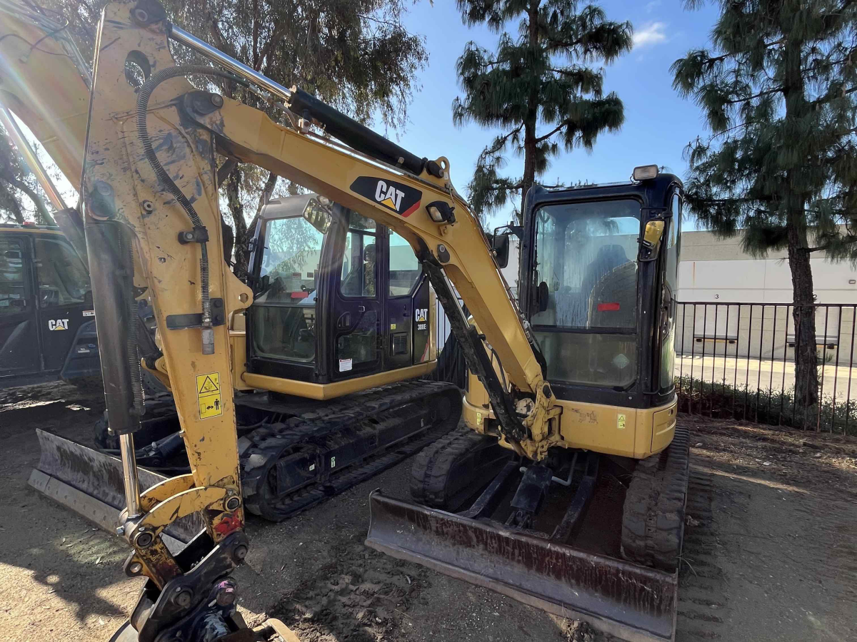 Subcategory - 5,000-9,499 Lb Mini Excavators | image 1