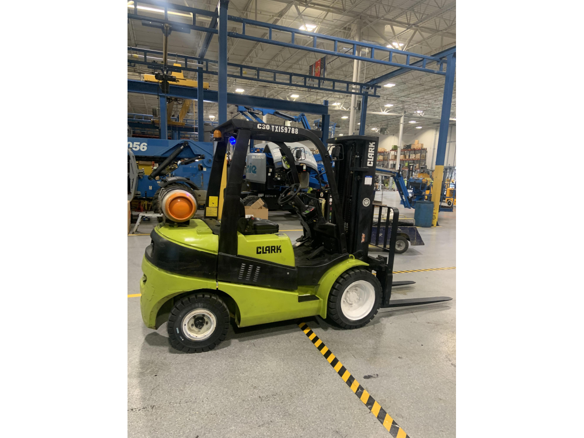 Subcategory - 0-19,999 Lb Pneumatic Tire Forklift Trucks | image 1