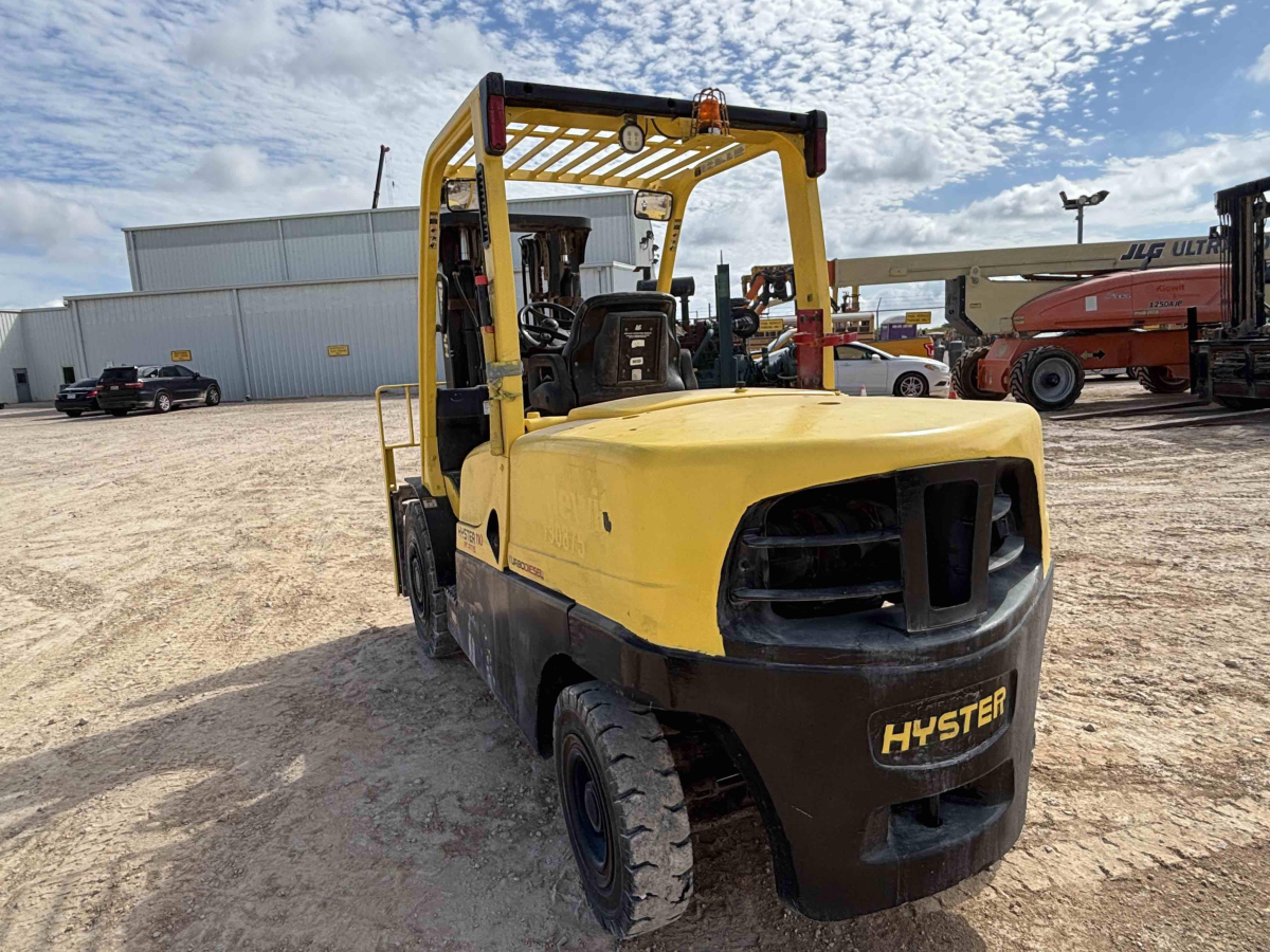 Subcategory - 0-19,999 Lb Pneumatic Tire Forklift Trucks | image 3