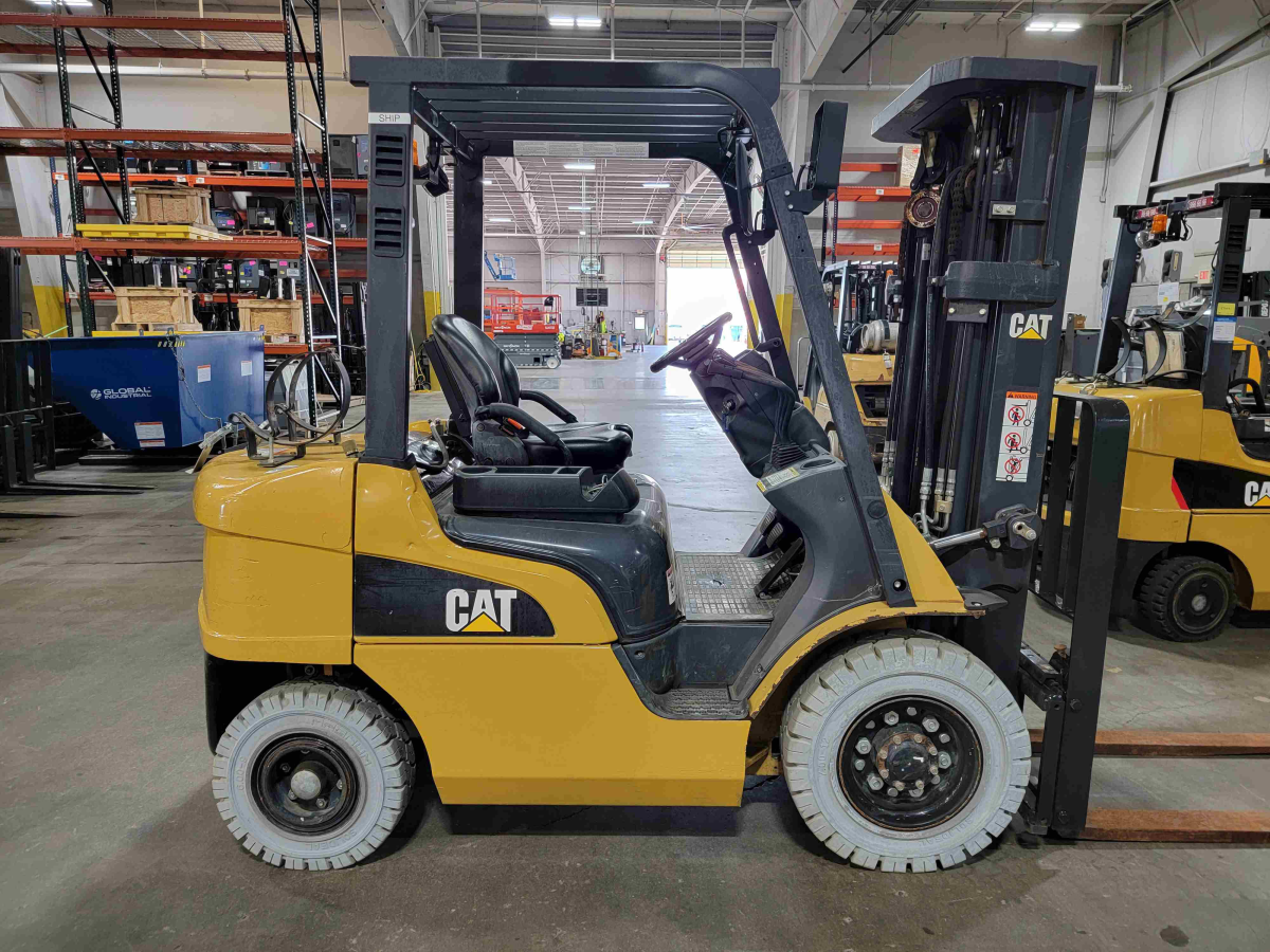 Subcategory - 0-19,999 Lb Pneumatic Tire Forklift Trucks | image 1