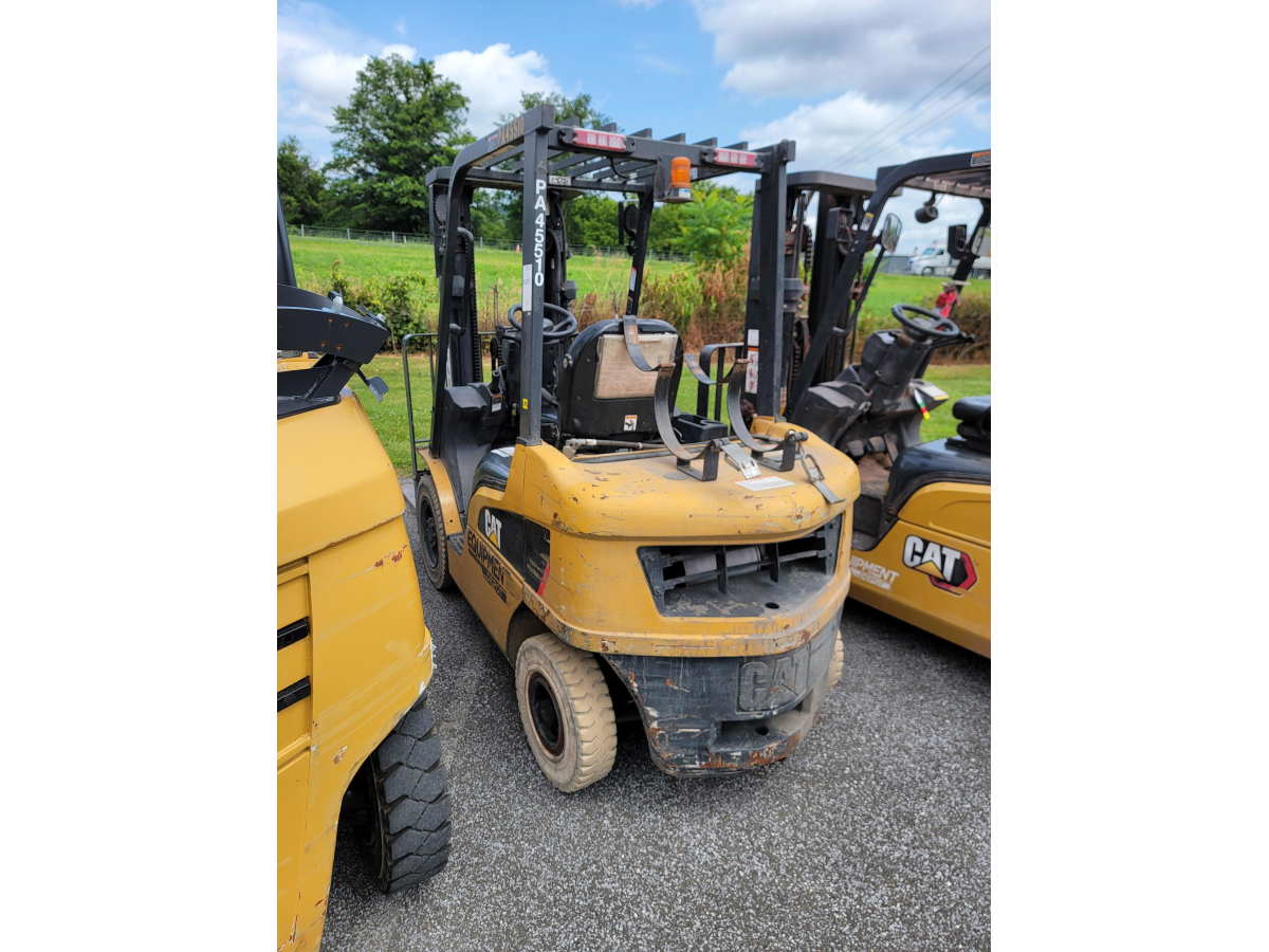 Subcategory - 0-19,999 Lb Pneumatic Tire Forklift Trucks | image 1