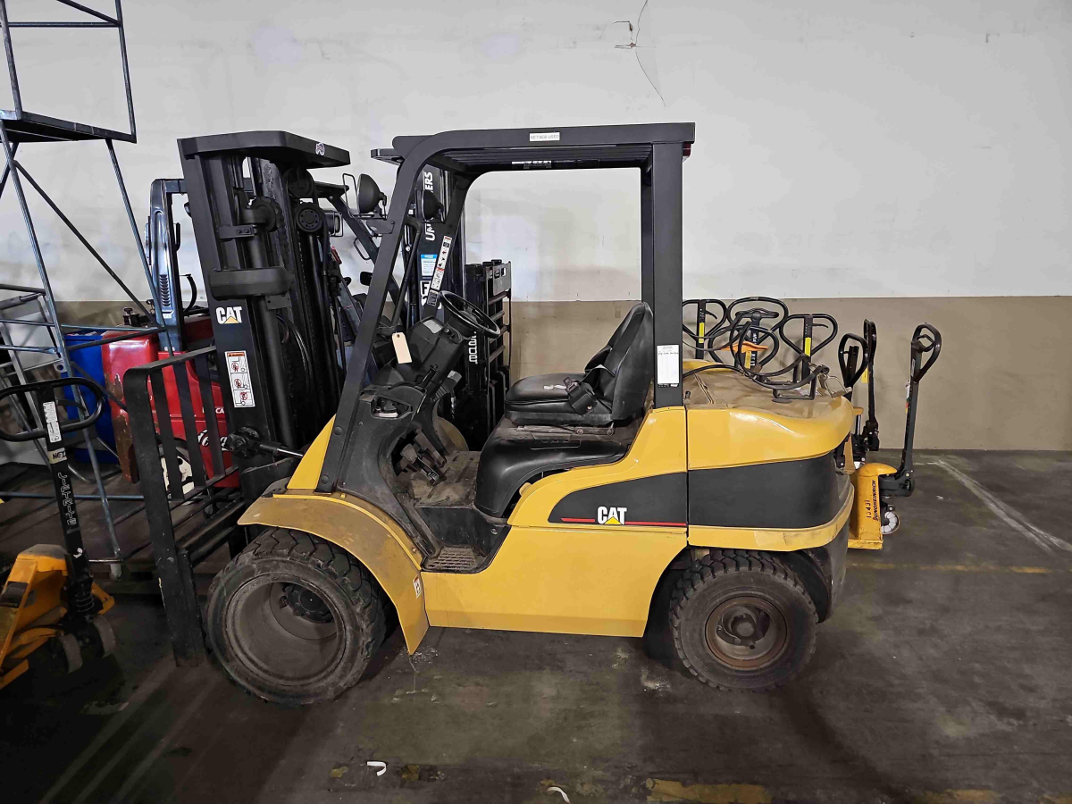 Subcategory - 0-19,999 Lb Pneumatic Tire Forklift Trucks | image 0