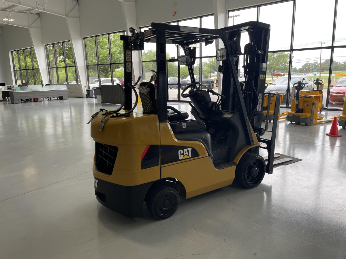 Subcategory - 0-19,999 Lb Cushion Tire Forklift Trucks | image 3