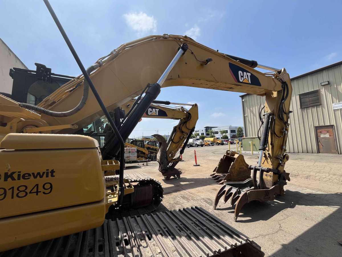 Subcategory - 45,000-74,999 Lb Excavators | image 4