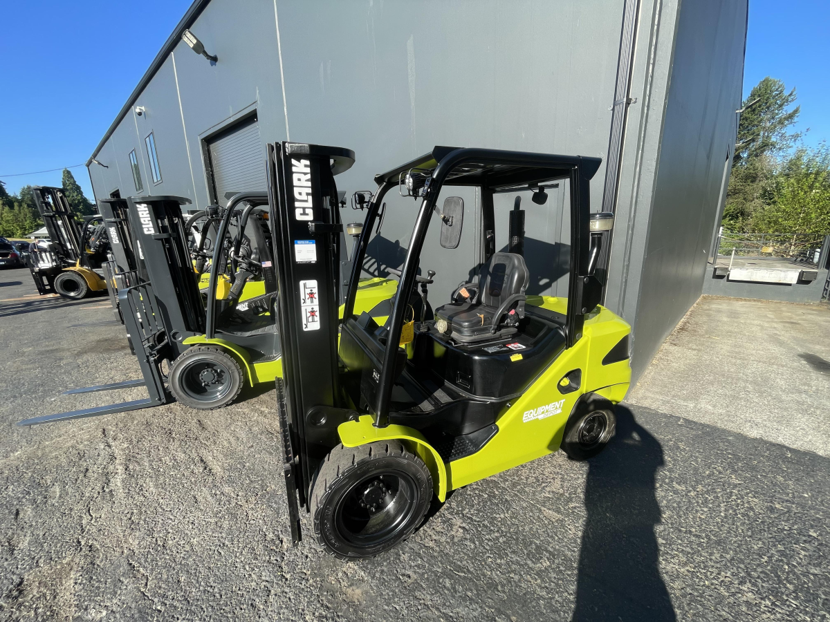 Subcategory - 0-19,999 Lb Pneumatic Tire Forklift Trucks | image 1