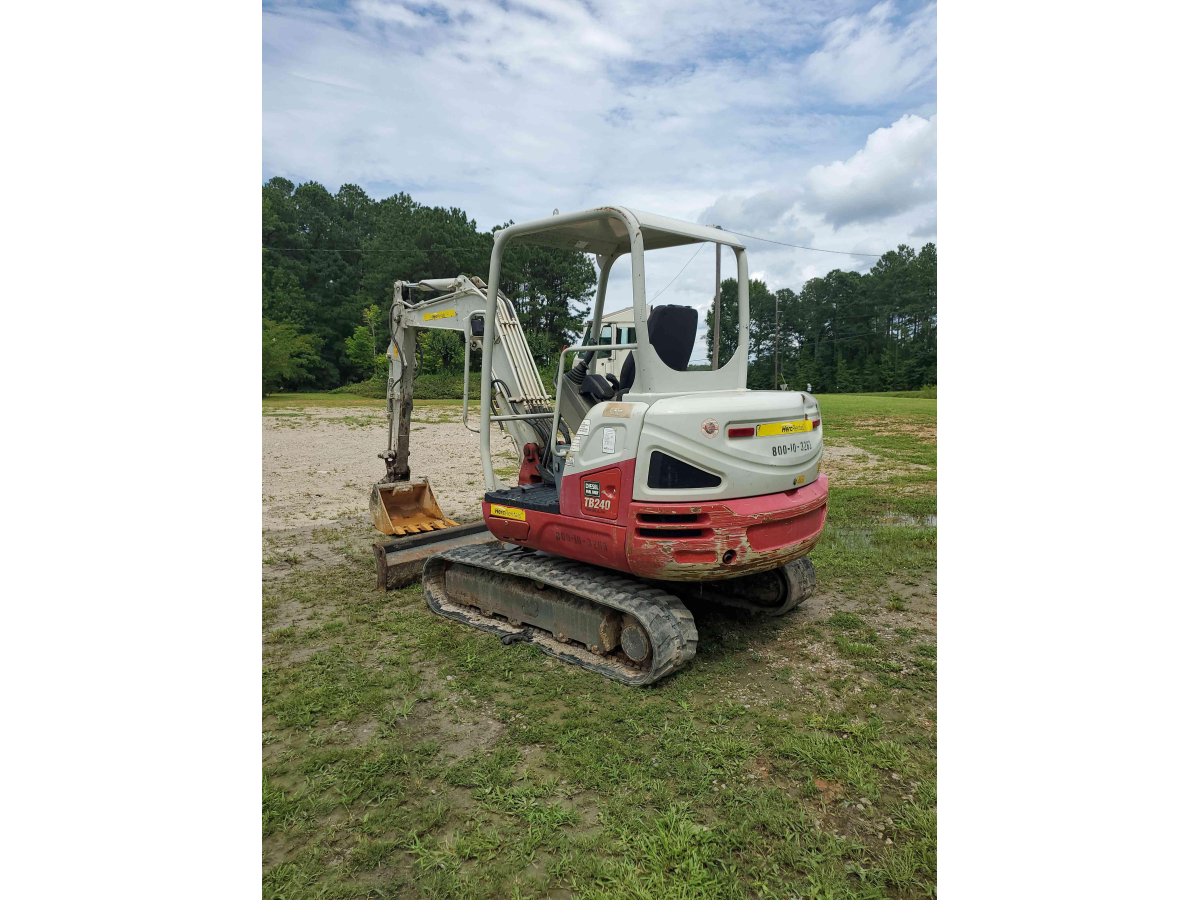 Detail Photo - 2016 Takeuchi TB240 | image 3