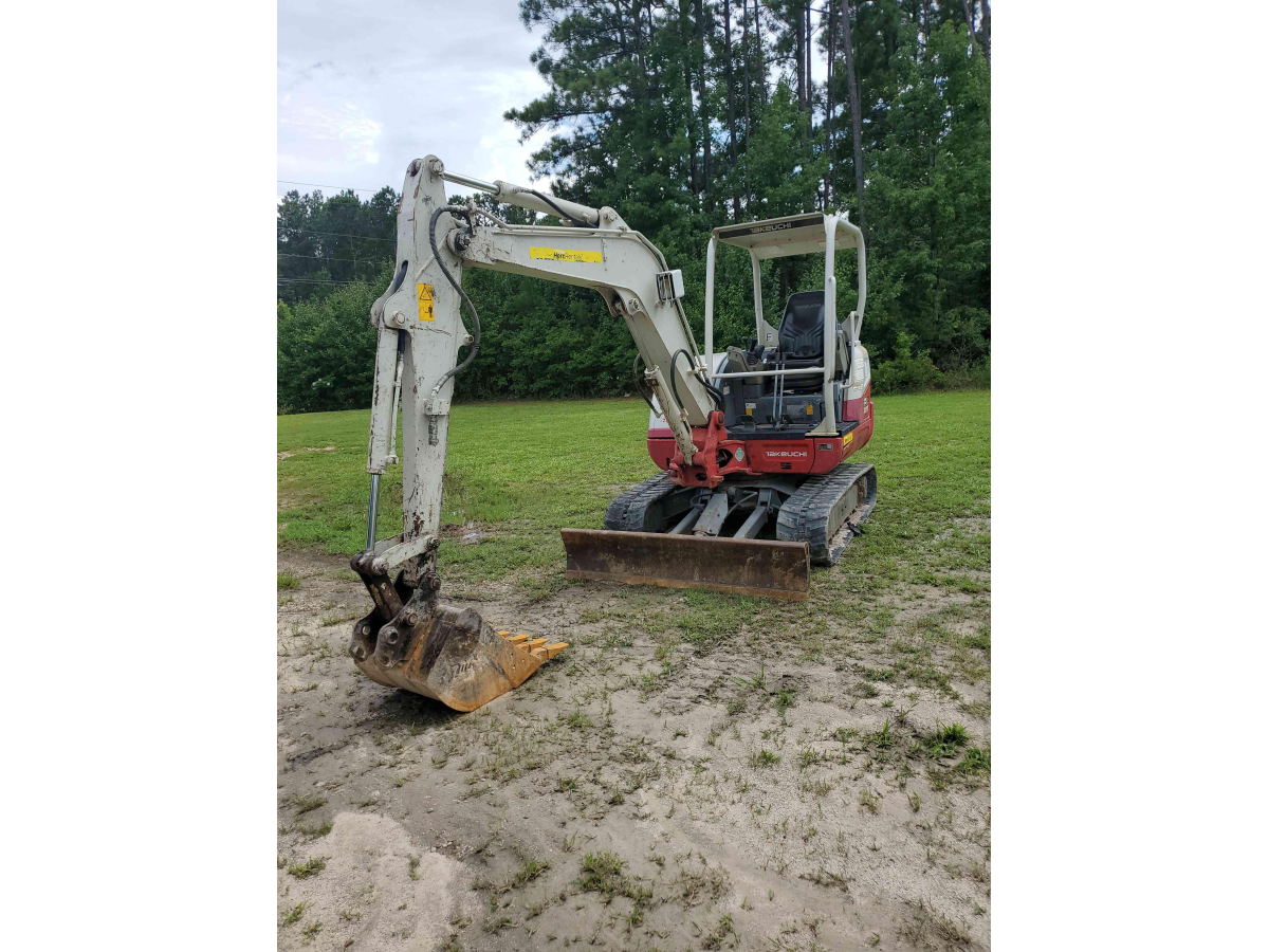 Detail Photo - 2016 Takeuchi TB240 | image 0