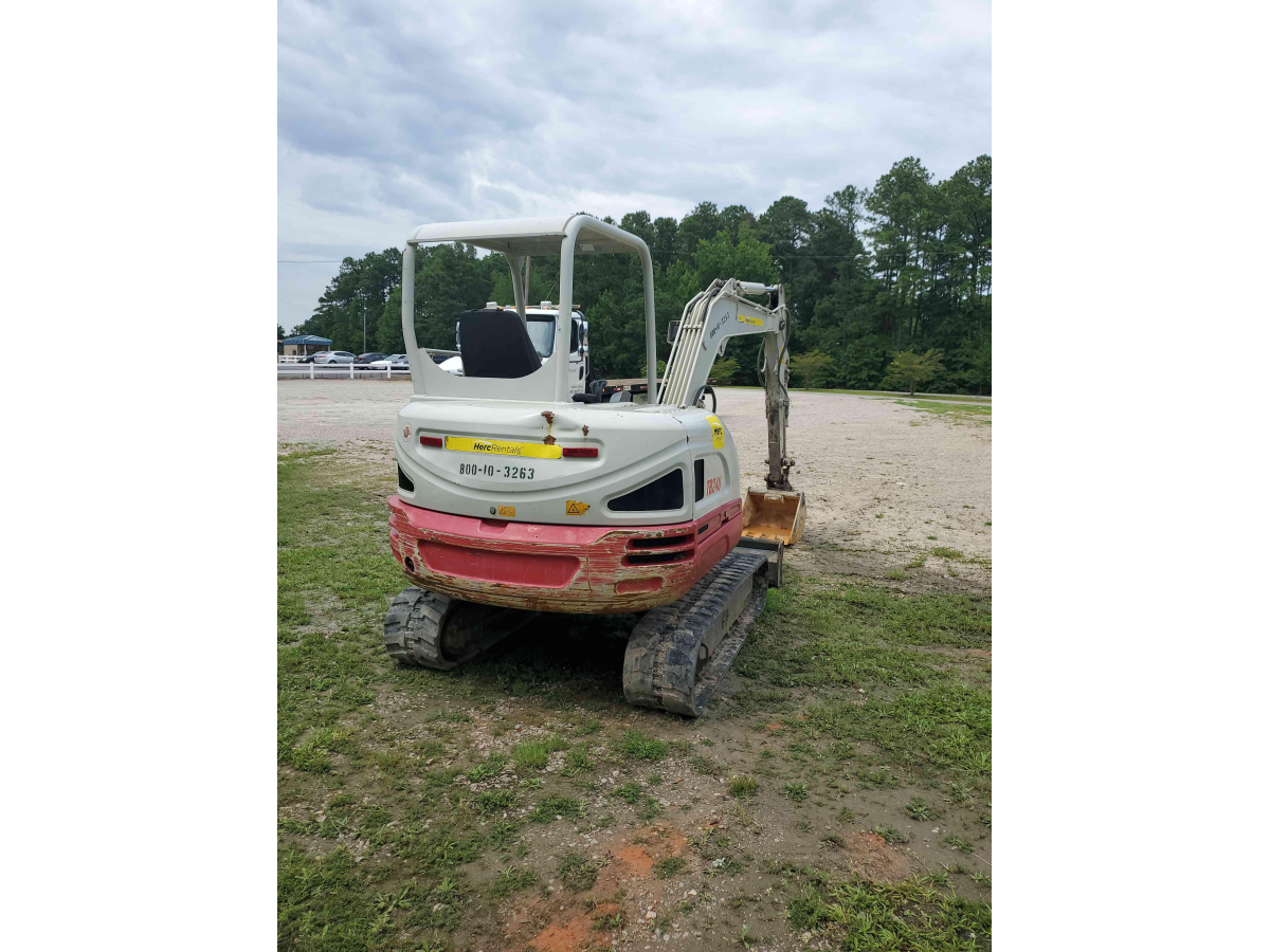 Detail Photo - 2016 Takeuchi TB240 | image 2