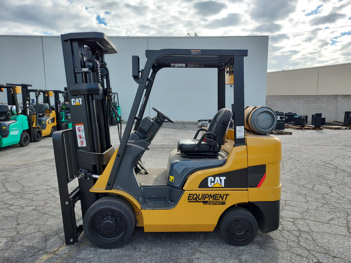 Subcategory - 0-19,999 Lb Cushion Tire Forklift Trucks | image 0