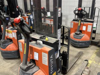 Gallery Thumbnail - Subcategory - Walk-Behind Electric Stackers | image 3