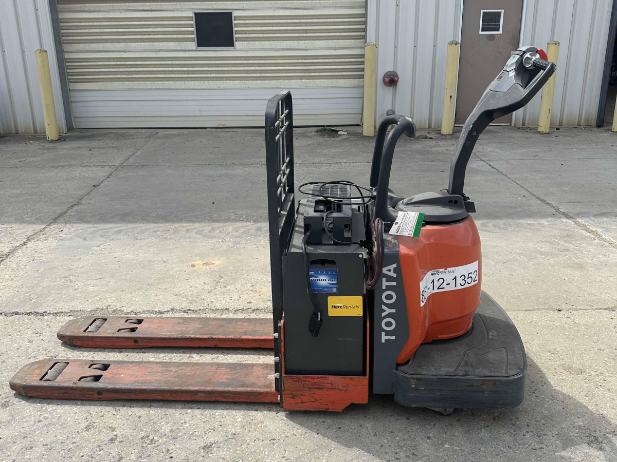 Subcategory - Pallet Trucks | image 0