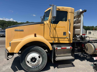 Detail Photo - 2000 Kenworth T800B